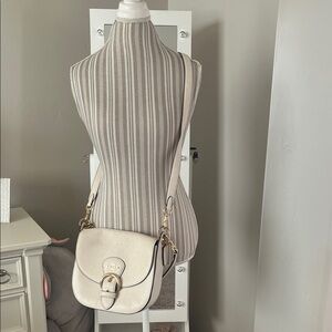Elegant Cream Leather Shoulder Bag